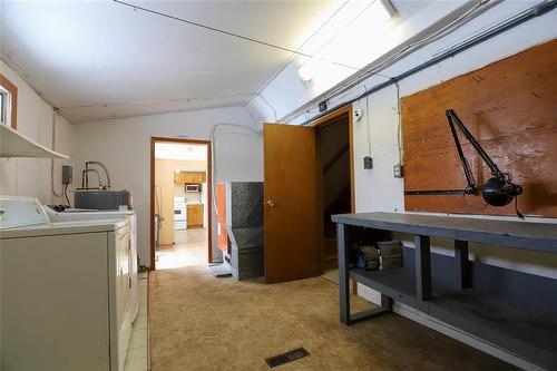 15 Third Avenue, Teulon, MB - Indoor Photo Showing Laundry Room