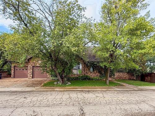 3211 Mcdonald Avenue, Brandon, MB - Outdoor