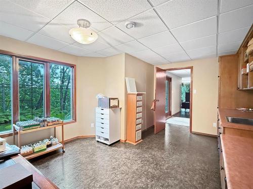 3211 Mcdonald Avenue, Brandon, MB - Indoor