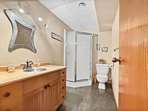 3211 Mcdonald Avenue, Brandon, MB - Indoor Photo Showing Bathroom