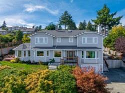 392 Carnegie St Campbell River, BC V9W 2J5