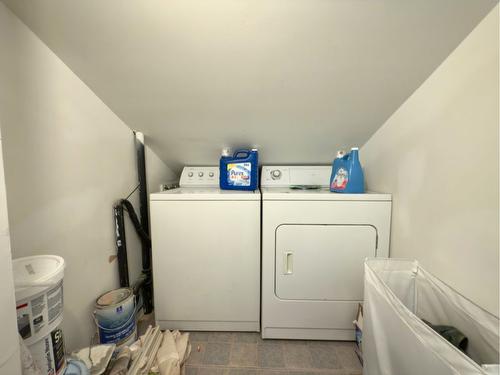 202-3155 Gordon Drive, Kelowna, BC - Indoor Photo Showing Laundry Room