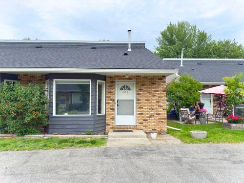 202-3155 Gordon Drive, Kelowna, BC - Outdoor