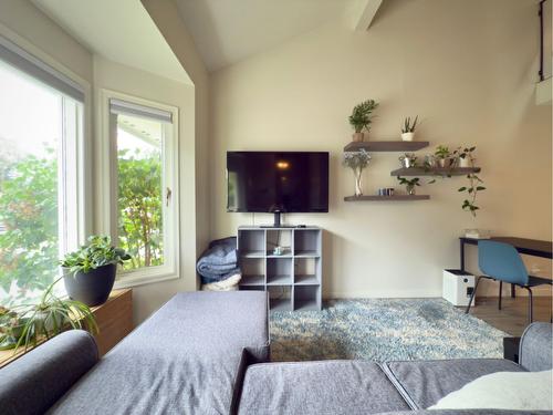 202-3155 Gordon Drive, Kelowna, BC - Indoor