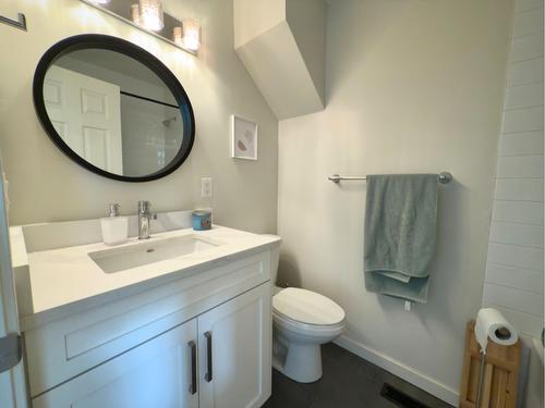 202-3155 Gordon Drive, Kelowna, BC - Indoor Photo Showing Bathroom