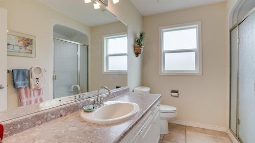 6524 Highway 6, Coldstream, BC - Indoor Photo Showing Bathroom