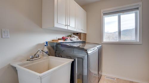 6524 Highway 6, Coldstream, BC - Indoor Photo Showing Laundry Room