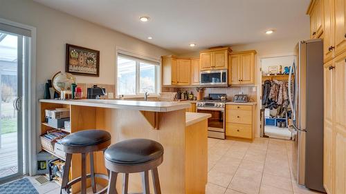 6524 Highway 6, Coldstream, BC - Indoor Photo Showing Kitchen