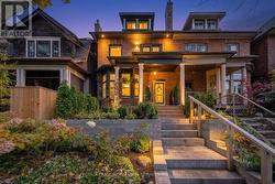 29 PARKSIDE DRIVE Toronto, ON M6R 2Y7