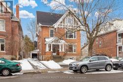 84 FOURTH AVENUE  Ottawa, ON K1S 2L2