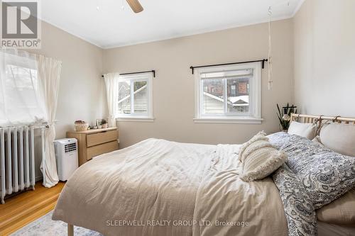 84 Fourth Avenue, Ottawa, ON - Indoor Photo Showing Bedroom