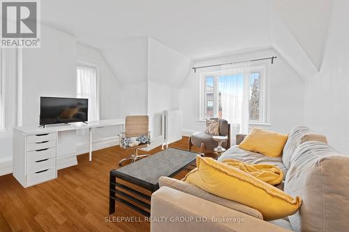 84 Fourth Avenue, Ottawa, ON - Indoor Photo Showing Other Room