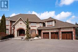 206 CHURCHILL AVENUE King, ON L7B 0G9