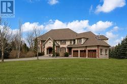 206 CHURCHILL AVENUE King, ON L7B 0G9