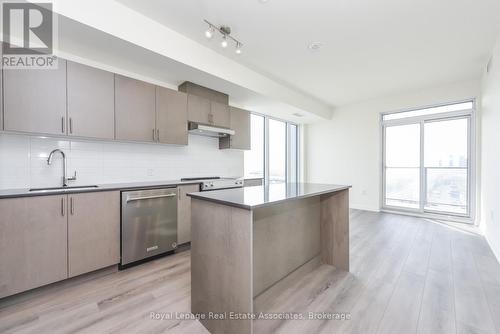 1121 - 8960 Jane Street, Vaughan, ON - Indoor Photo Showing Kitchen With Upgraded Kitchen