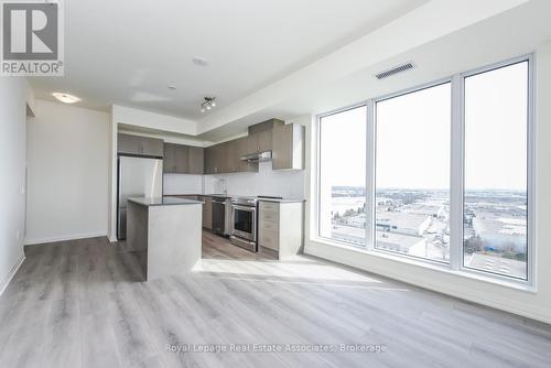 1121 - 8960 Jane Street, Vaughan, ON - Indoor Photo Showing Kitchen