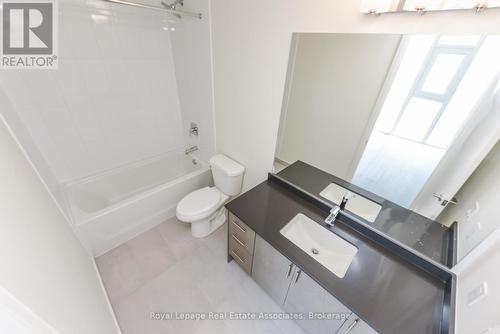 1121 - 8960 Jane Street, Vaughan, ON - Indoor Photo Showing Bathroom