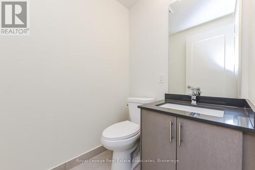 1121 - 8960 Jane Street, Vaughan, ON - Indoor Photo Showing Bathroom