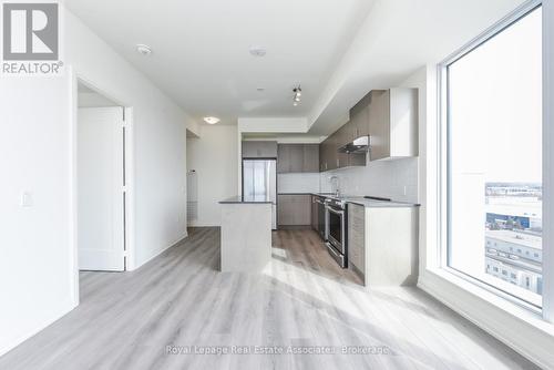 1121 - 8960 Jane Street, Vaughan, ON - Indoor Photo Showing Kitchen