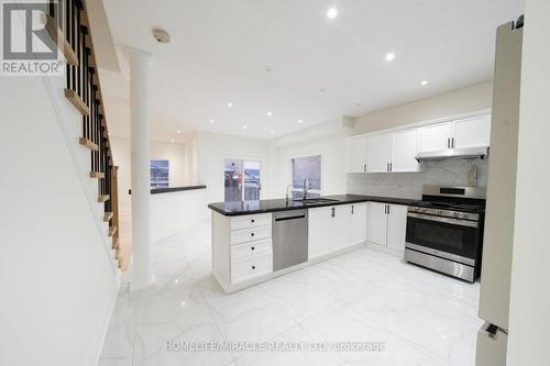 Upper - 643 Warhol Way, Mississauga, ON - Indoor Photo Showing Kitchen