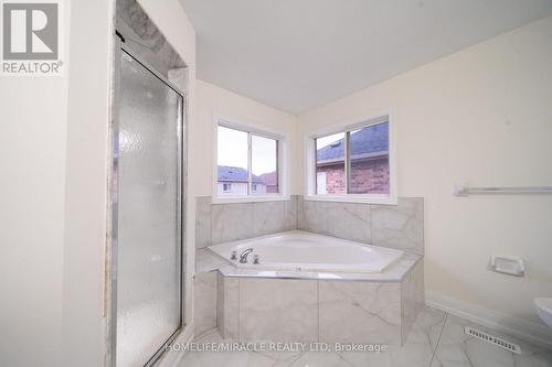 Upper - 643 Warhol Way, Mississauga, ON - Indoor Photo Showing Bathroom