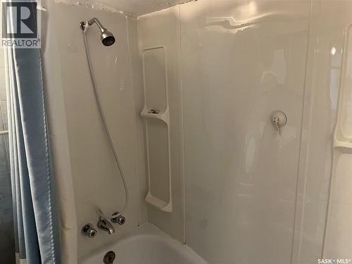 101 2Nd Avenue E, Lafleche, SK - Indoor Photo Showing Bathroom
