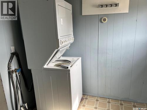 101 2Nd Avenue E, Lafleche, SK - Indoor Photo Showing Laundry Room