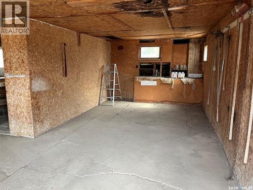 101 2Nd Avenue E, Lafleche, SK - Indoor Photo Showing Garage