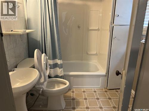 101 2Nd Avenue E, Lafleche, SK - Indoor Photo Showing Bathroom