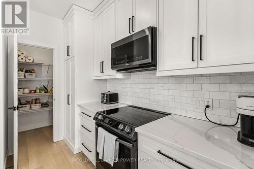 2884 Doyle Drive, London South (South U), ON - Indoor Photo Showing Kitchen