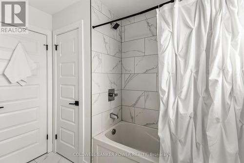 2884 Doyle Drive, London South (South U), ON - Indoor Photo Showing Bathroom