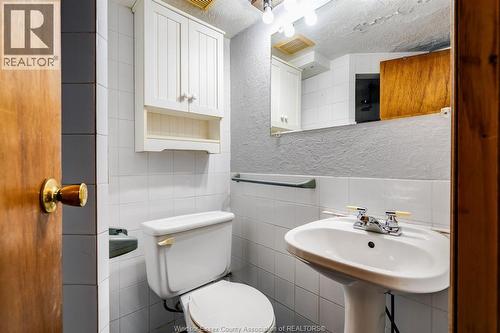 2436 Turner, Windsor, ON - Indoor Photo Showing Bathroom