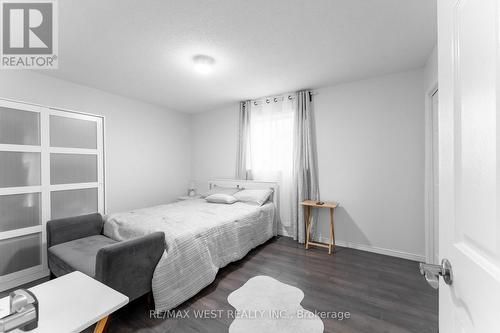721 Acadia Drive, Hamilton, ON - Indoor Photo Showing Bedroom