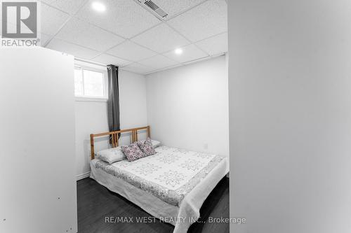 721 Acadia Drive, Hamilton, ON - Indoor Photo Showing Bedroom