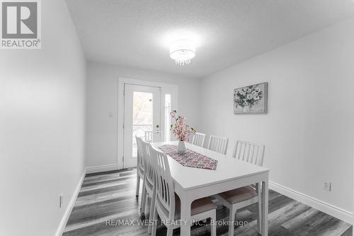 721 Acadia Drive, Hamilton, ON - Indoor Photo Showing Dining Room