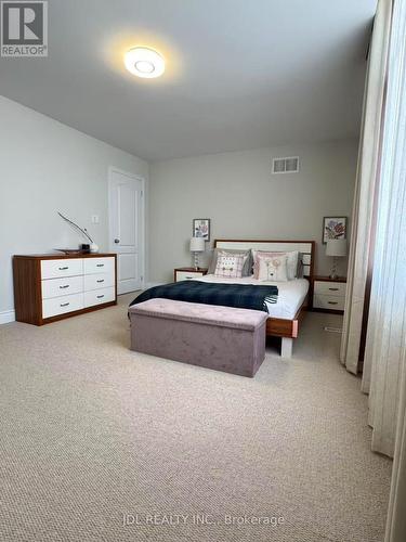 SECOND FLOOR ROOM A - 936 GORING CIRCLE , Newmarket, Ontario L3X 0B6 4