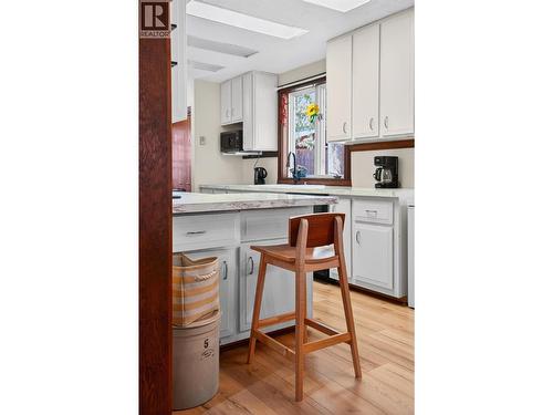 6119 Pippers Lane, Nelson, BC - Indoor Photo Showing Kitchen