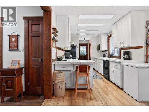 6119 Pippers Lane, Nelson, BC - Indoor Photo Showing Kitchen