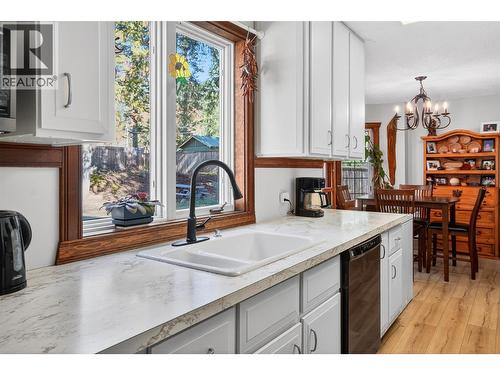6119 Pippers Lane, Nelson, BC - Indoor Photo Showing Kitchen With Double Sink