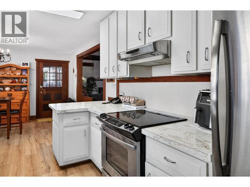 6119 Pippers Lane, Nelson, BC - Indoor Photo Showing Kitchen
