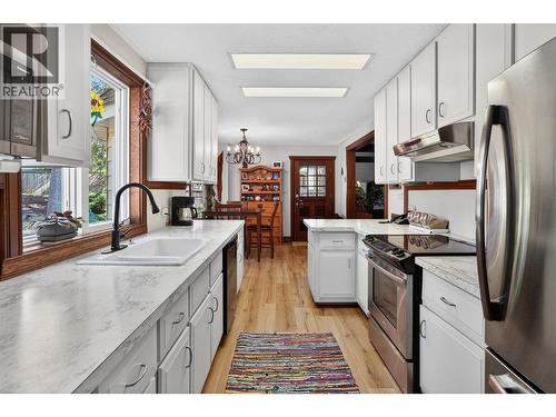 6119 Pippers Lane, Nelson, BC - Indoor Photo Showing Kitchen