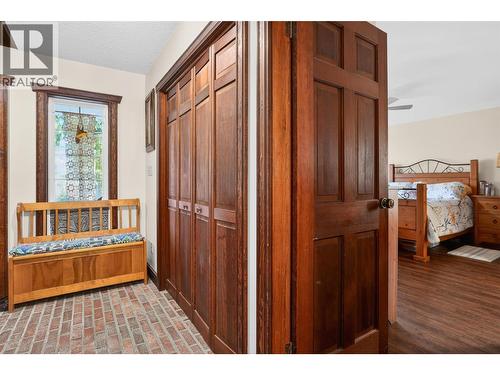 6119 Pippers Lane, Nelson, BC - Indoor