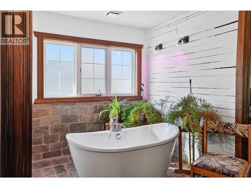 6119 Pippers Lane, Nelson, BC - Indoor Photo Showing Bathroom