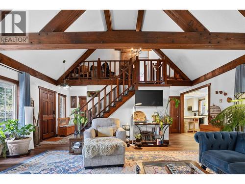 6119 Pippers Lane, Nelson, BC - Indoor Photo Showing Living Room