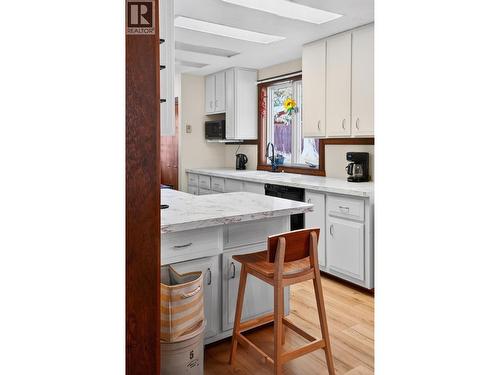 6119 Pippers Lane, Nelson, BC - Indoor Photo Showing Kitchen