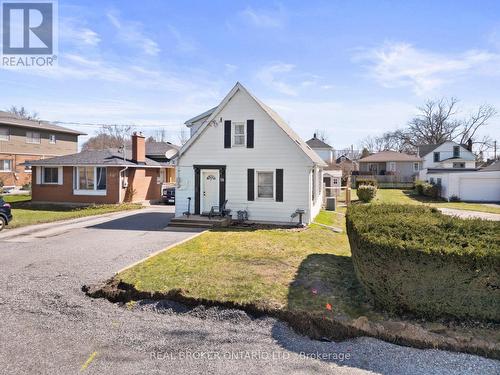 18 PATRICIA AVENUE  Welland (N. Welland), ON L3C 1E8