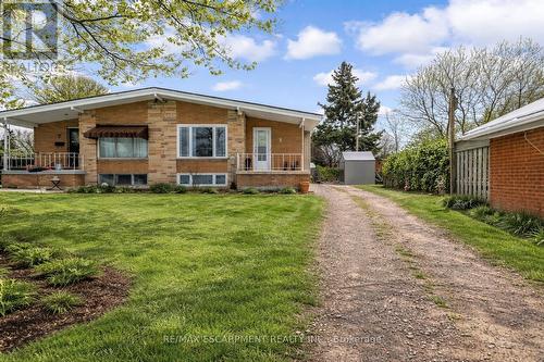 5 CARRINGTON COURT  Hamilton, ON L9A 4N5