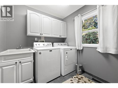 2668 Golf Course Drive, Blind Bay, BC - Indoor Photo Showing Laundry Room