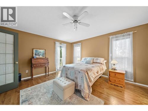 2668 Golf Course Drive, Blind Bay, BC - Indoor Photo Showing Bedroom