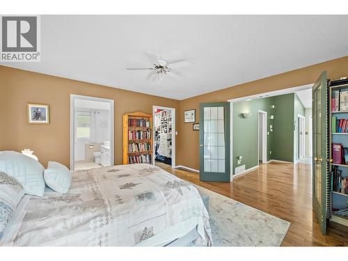 2668 Golf Course Drive, Blind Bay, BC - Indoor Photo Showing Bedroom